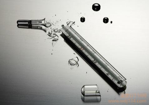 溫度計碎了，溫度計摔碎了水印怎么處理？